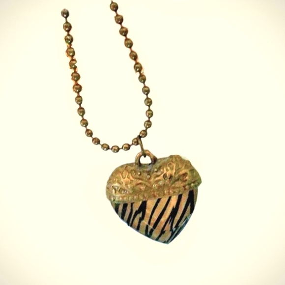 Lot of 2: Revlon Hair Band & Animal Print Heart Pendant - Picture 5 of 11